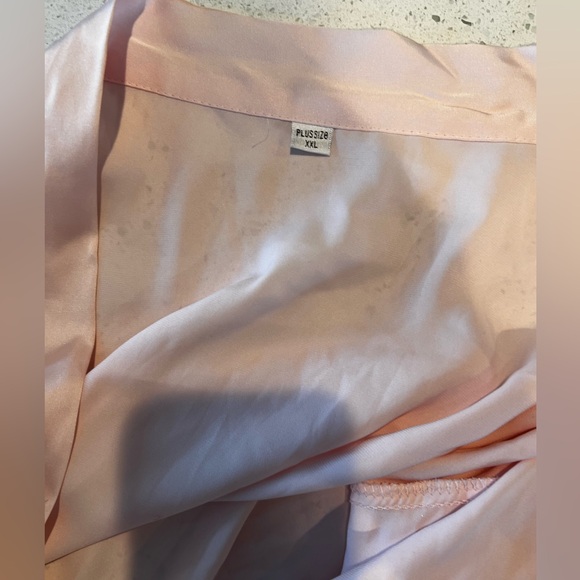 Pink Silk Robe - Picture 3 of 3